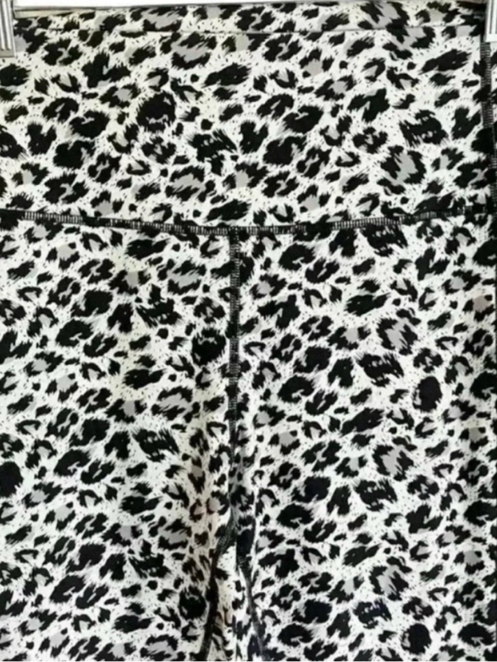 Zyia Active Black White Snow Leopard Print Brilliant
Pocket Workout Leggings - Picture 5 of 9